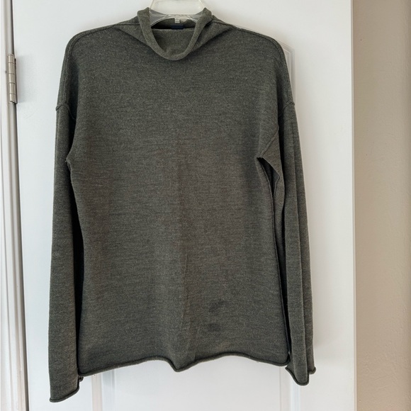 Banana Republic Sweaters - Banana Republic Merino Wool Sweater